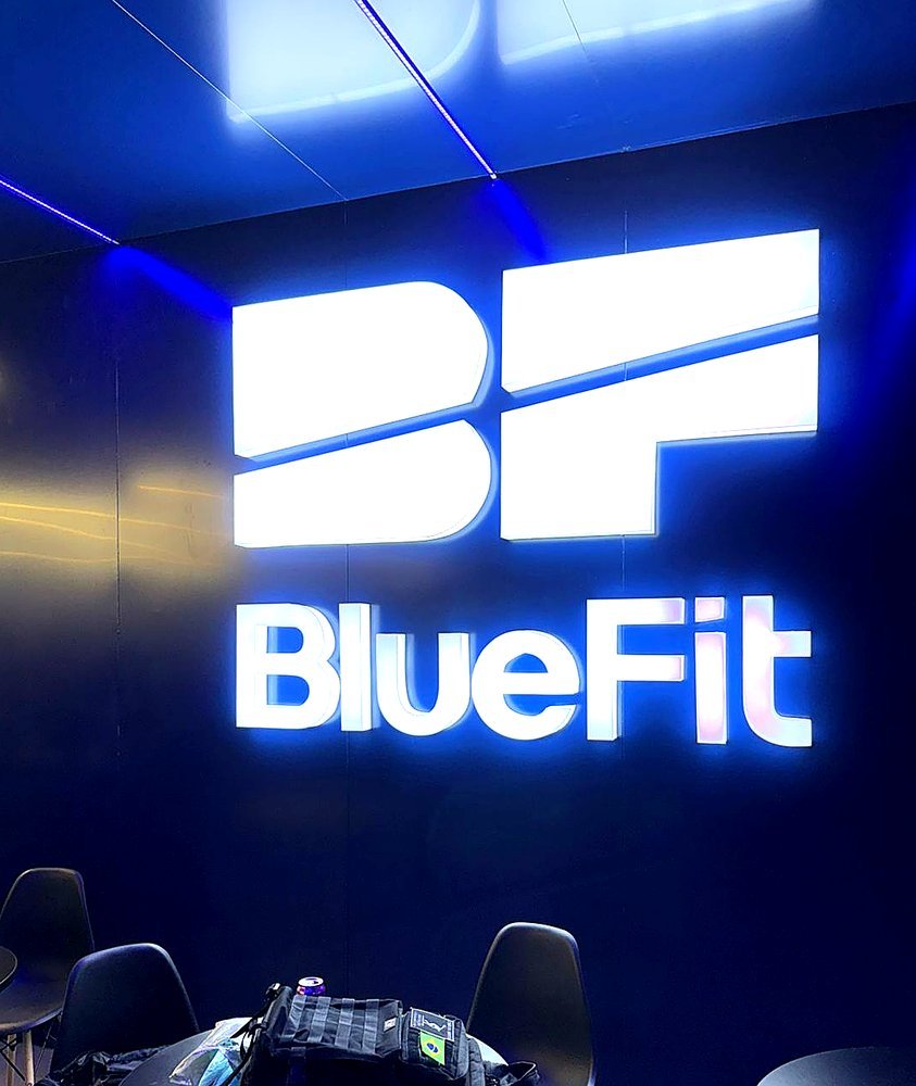 Bluefit — Letra Caixa Iluminada — Interior