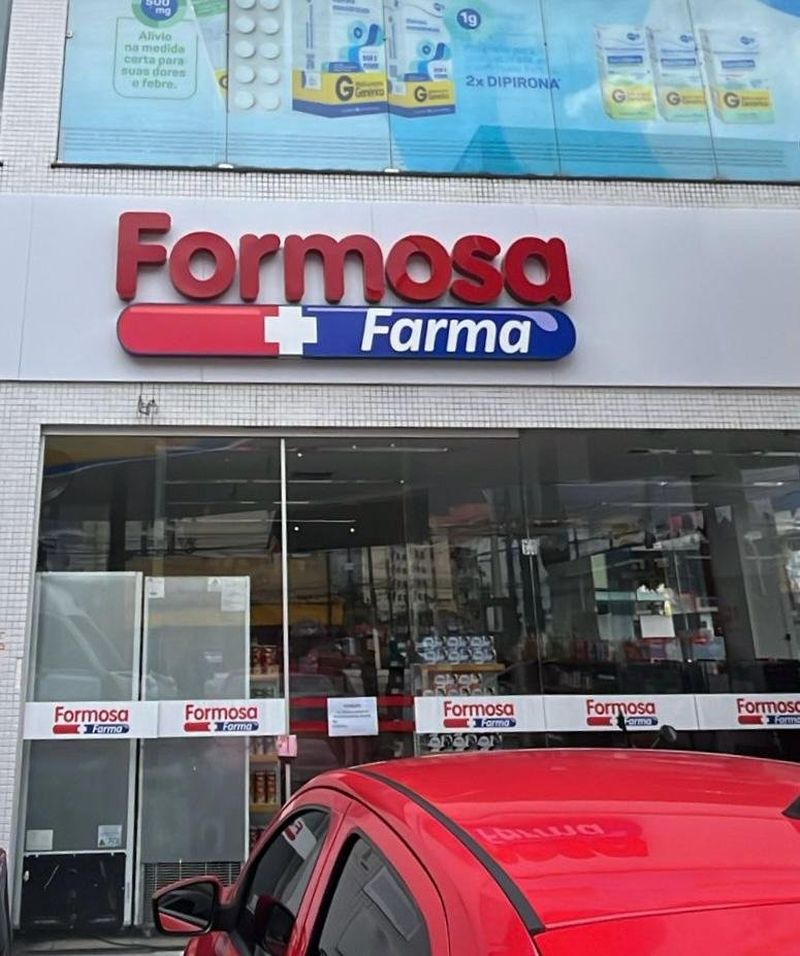 Formosa Farma — Fachada com Letra Caixa